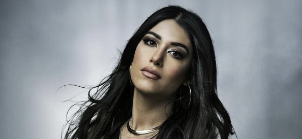 Ambre Vourvahis Discusses Musical Upbringing, Vocal Coaching, “The Wonders Still Awaiting” &&nbsp;More!